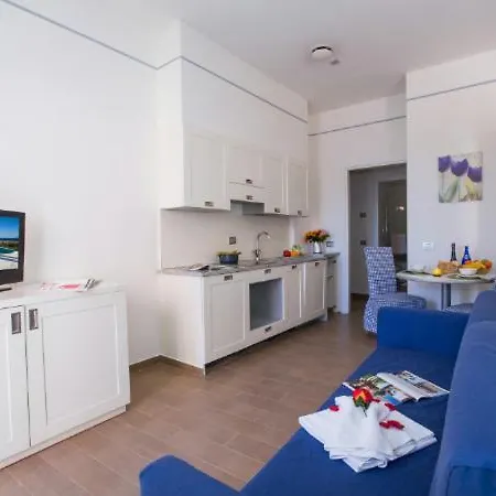 Sleeps 6 Pool T421690 Meina